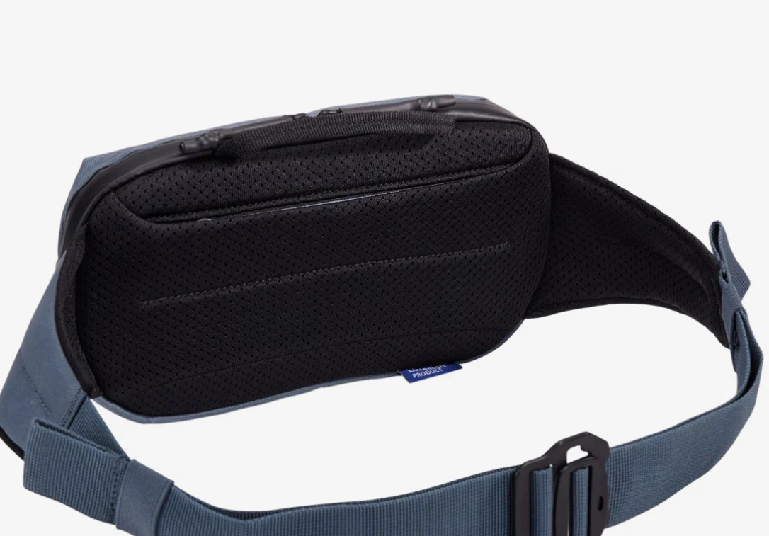 Aion Sling Bag Black - Thule - Image 5