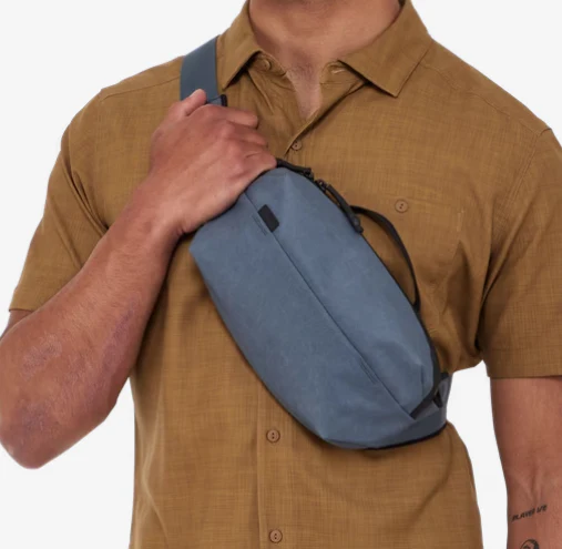 Aion Sling Bag Black - Thule - Image 6