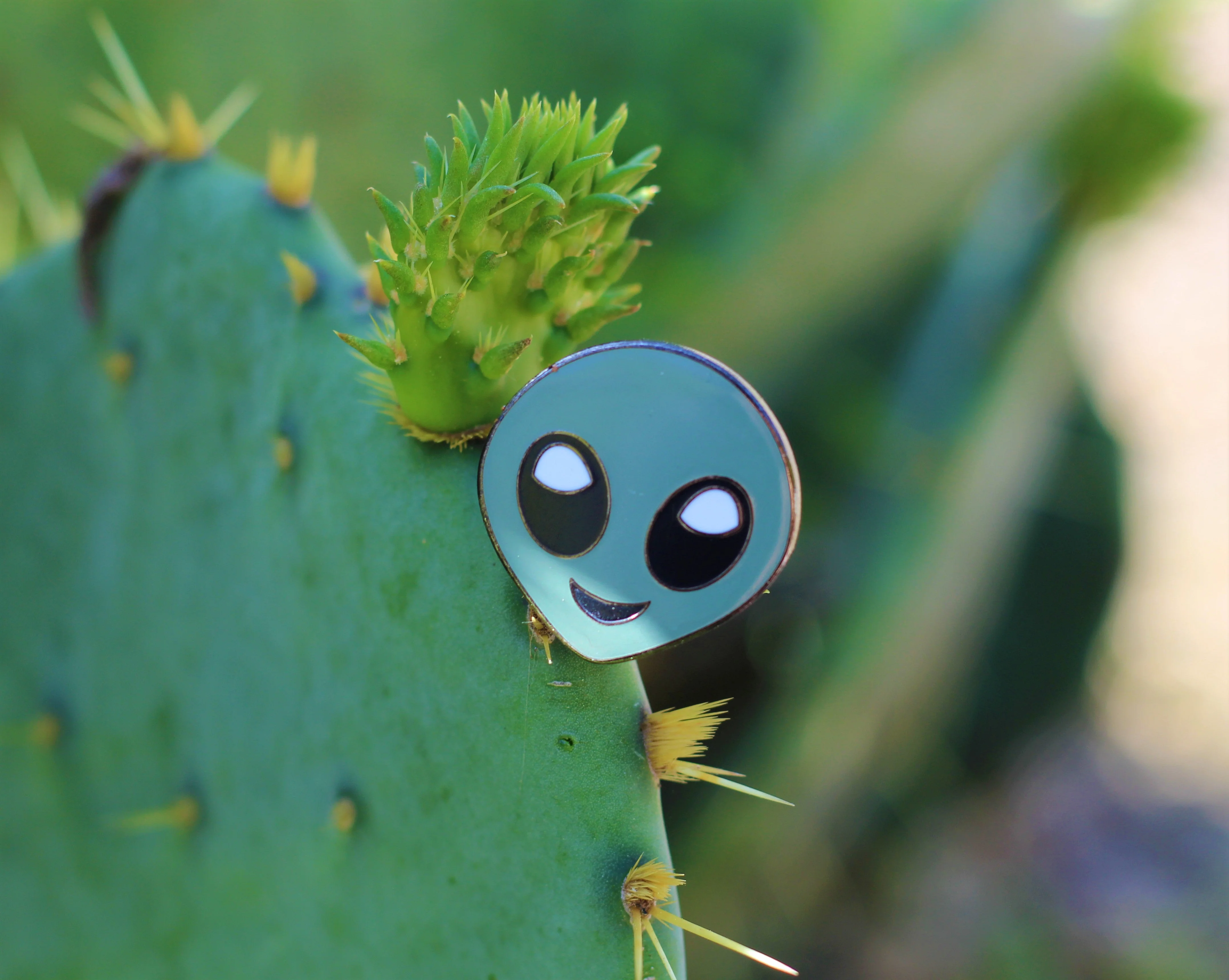 Alien Emoji Pin – Outer Space Extra Terrestrial Enamel Pin - Image 4
