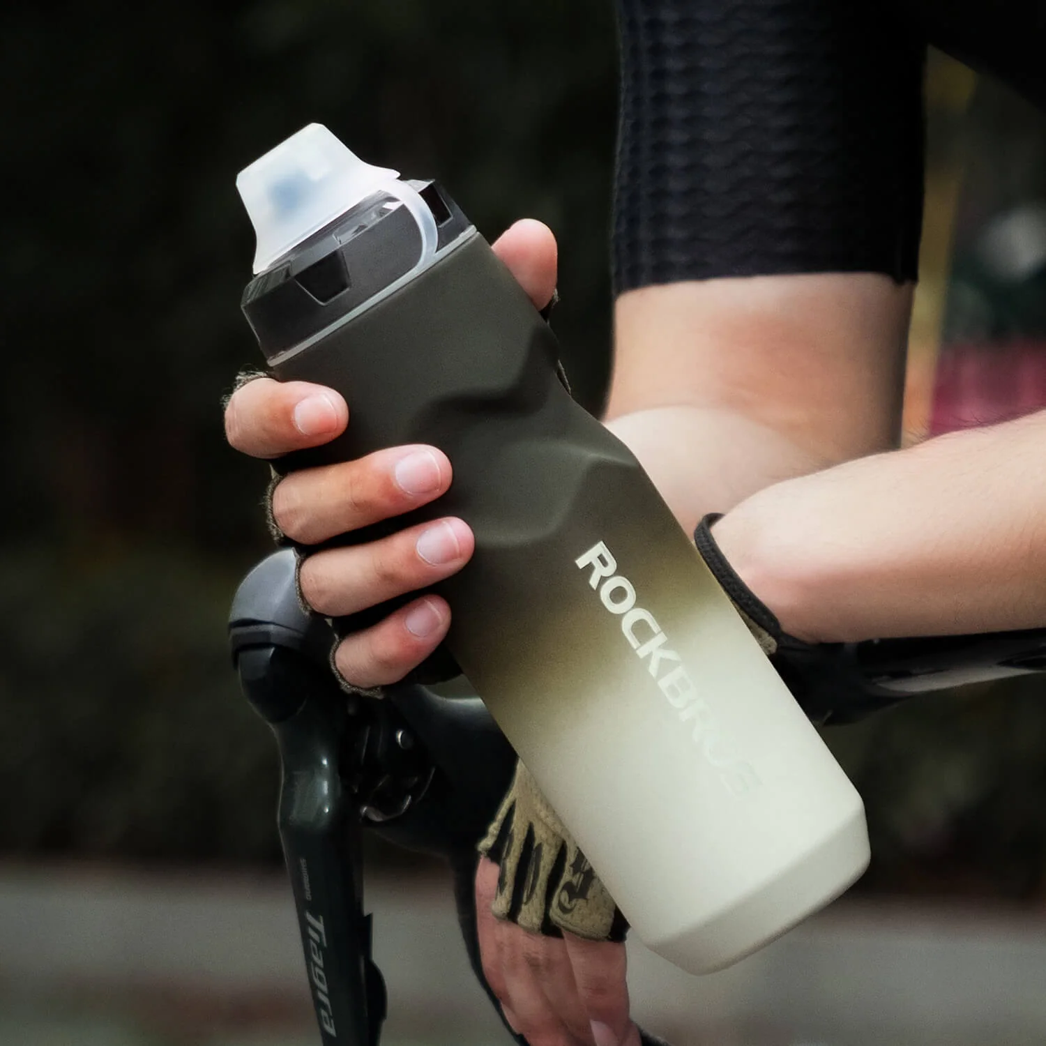 Bike Water Bottle with Soft-Touch Grip & Pull-Top Lid - 600/750ml - Image 17
