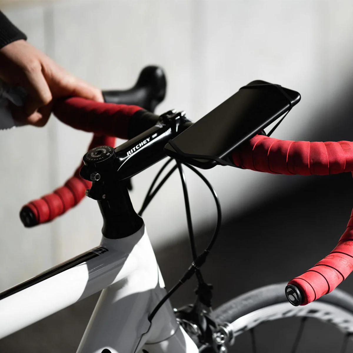 FINN - Universal Bicycle Phone Mount - Transparent - Image 2