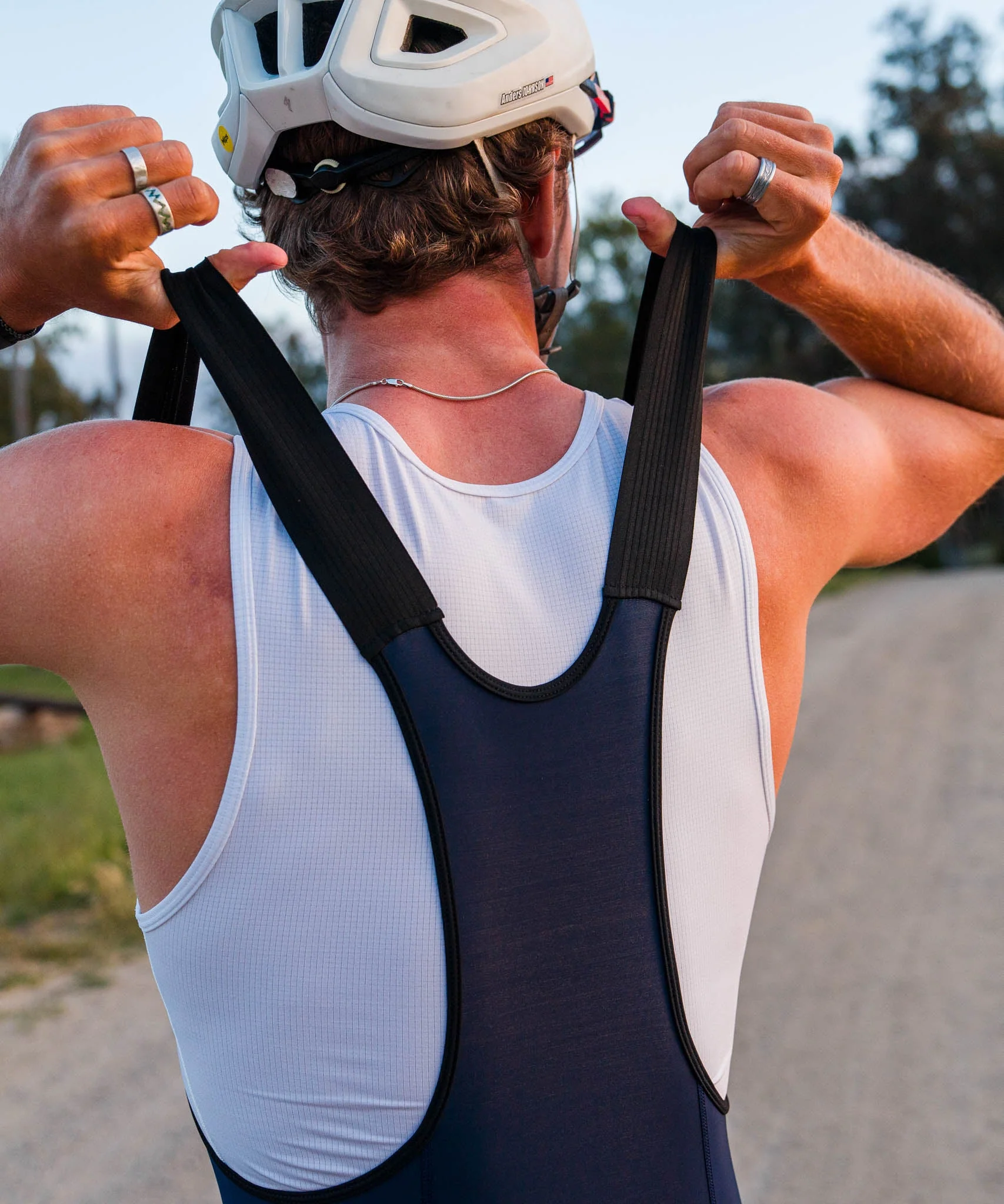 M. ESCAPE BIB - BLACK - Image 6