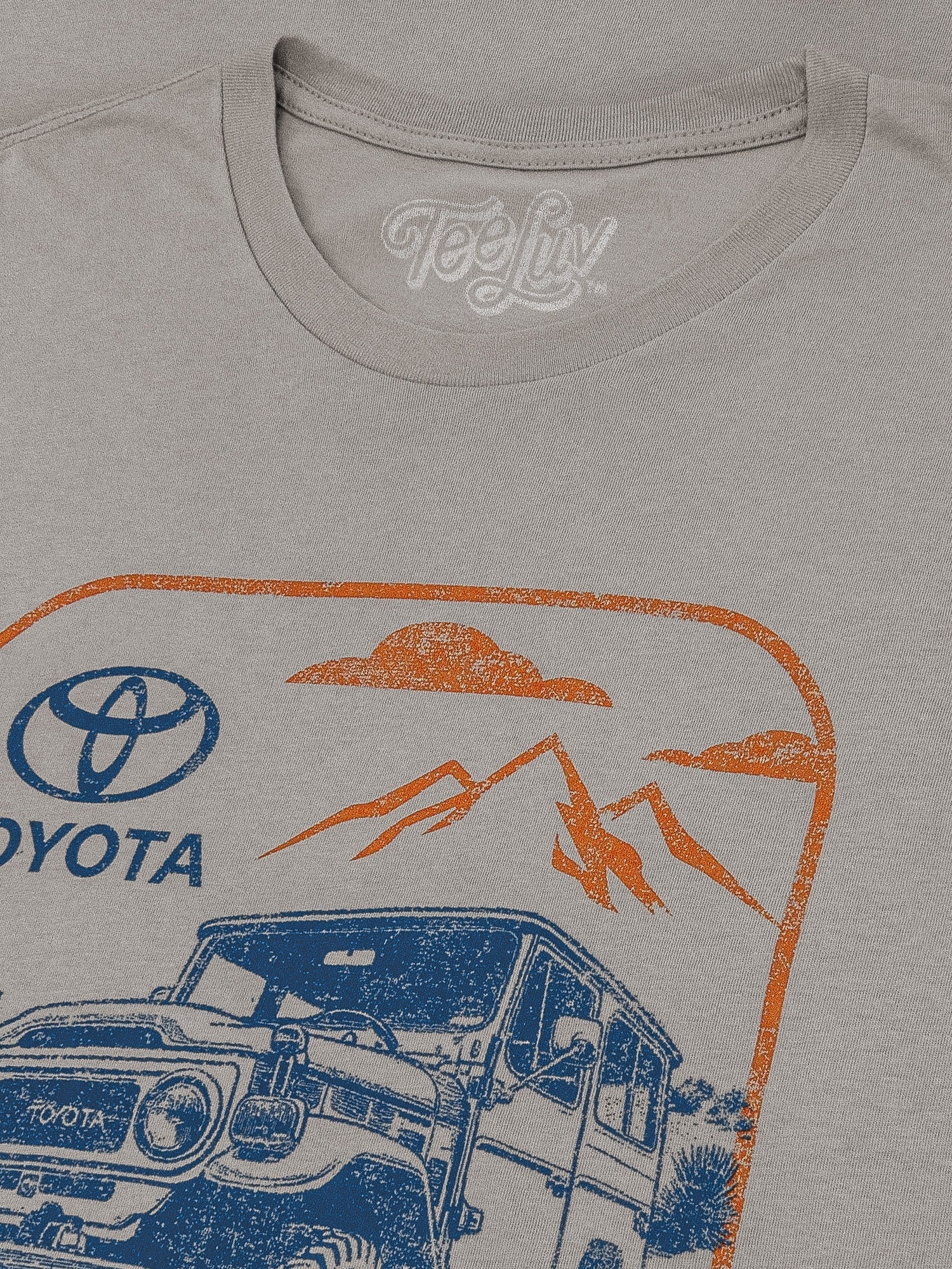 Retro Toyota Land Cruiser Climb Higher T-Shirt - Light Gray - Image 2