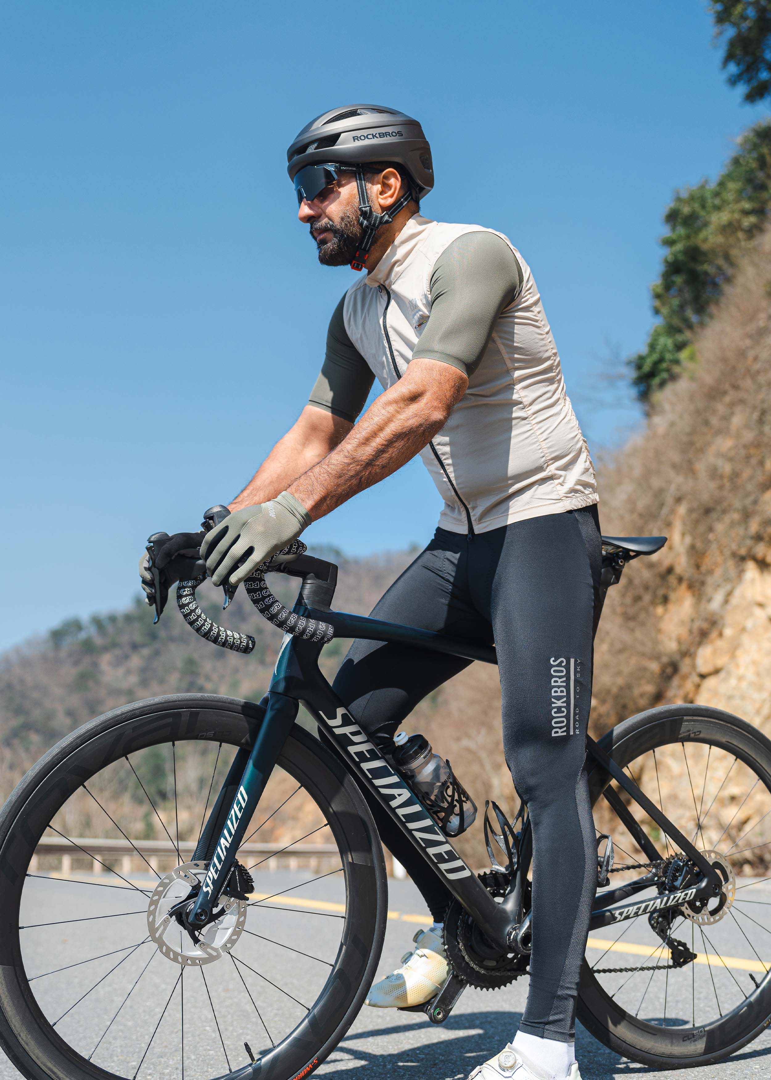 Road to Sky Lightweight Windproof Vest | ROCKBROS - Image 6