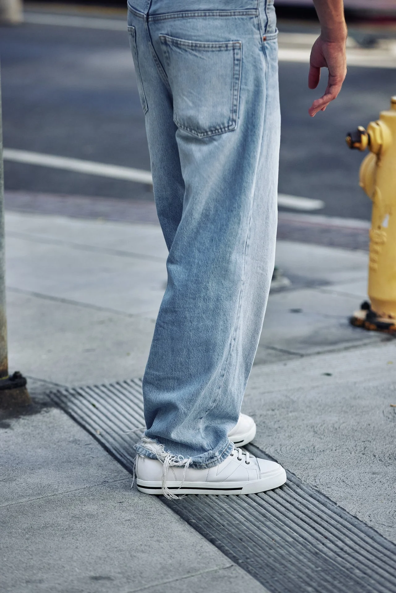 TOTO - D8171 - 2.4 Inches Taller (White/Black) - Image 9